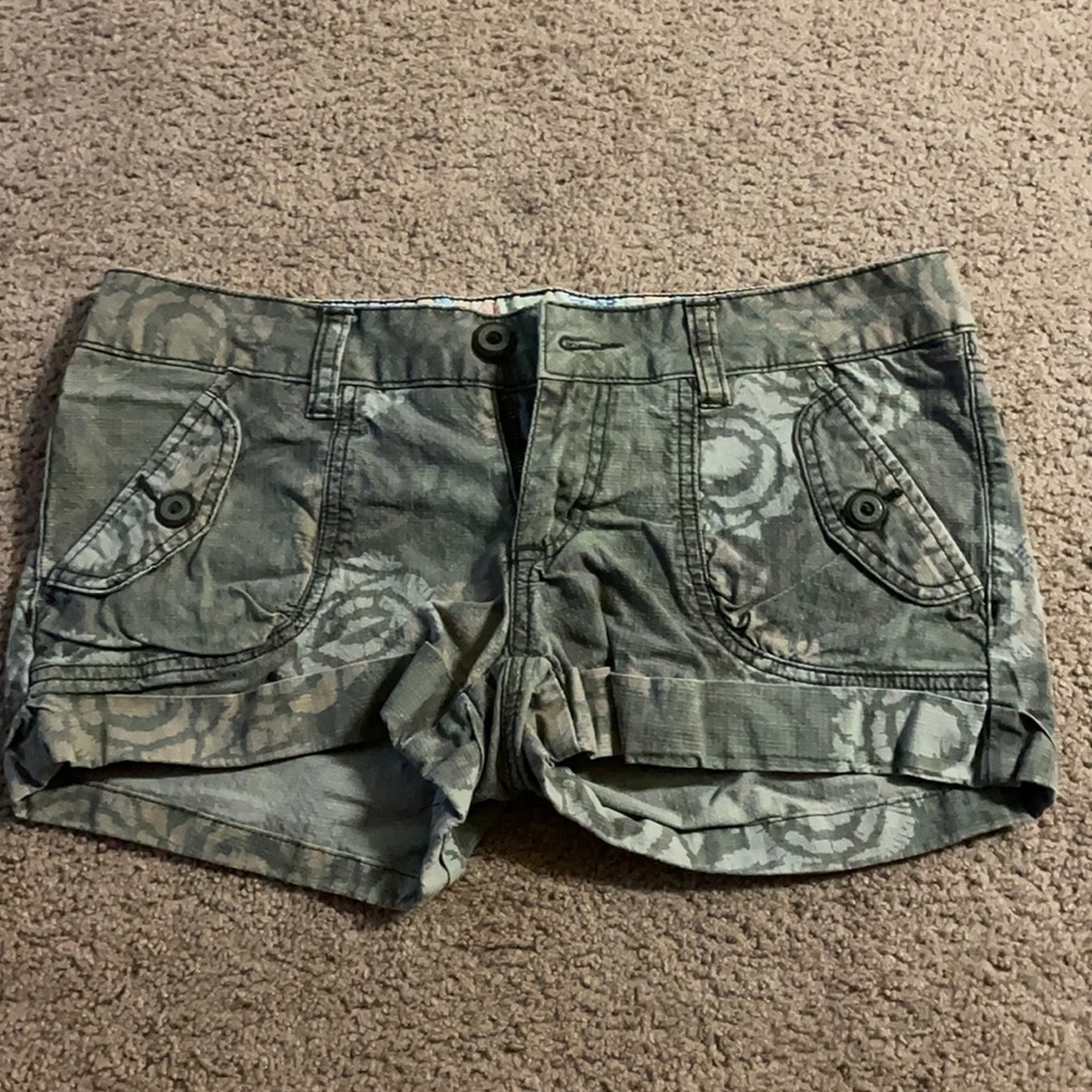 Low rise camo shorts